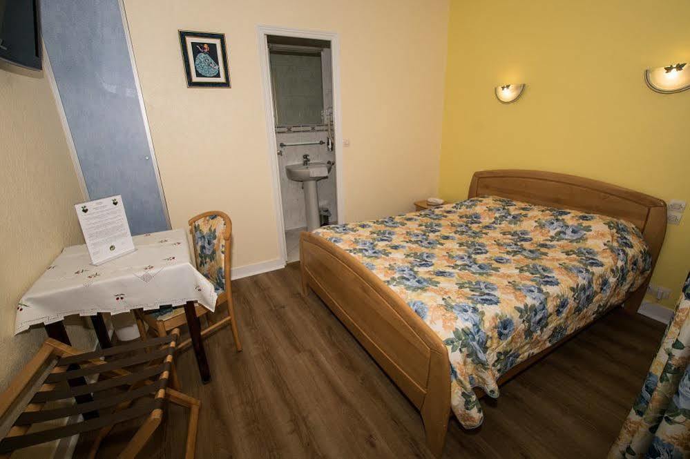 Hotel Le Plat D'Etain Brou Bagian luar foto